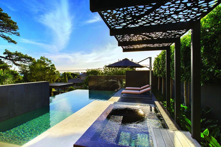 35m Oct Eclipse Cantilever Umbrella in Black