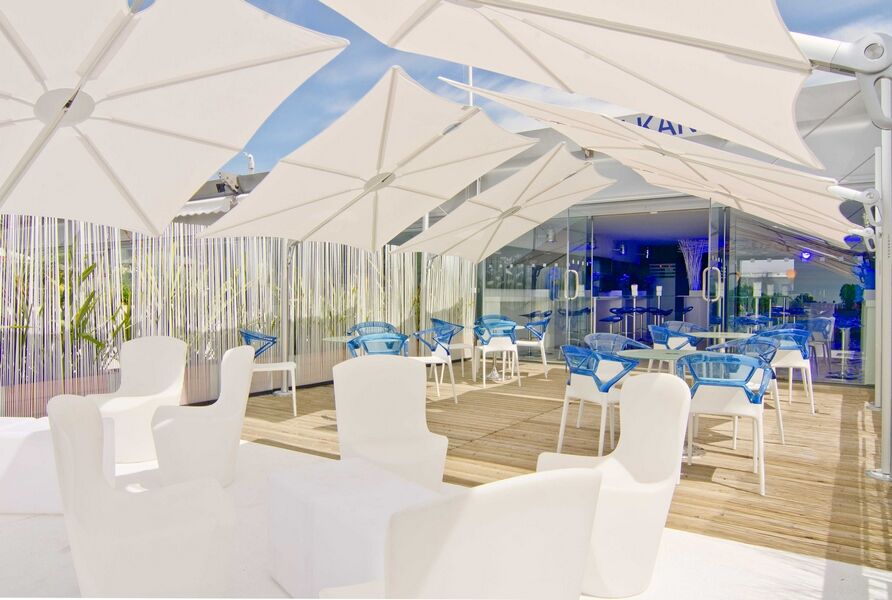 Commercial Outdoor Umbrella for Hospitality