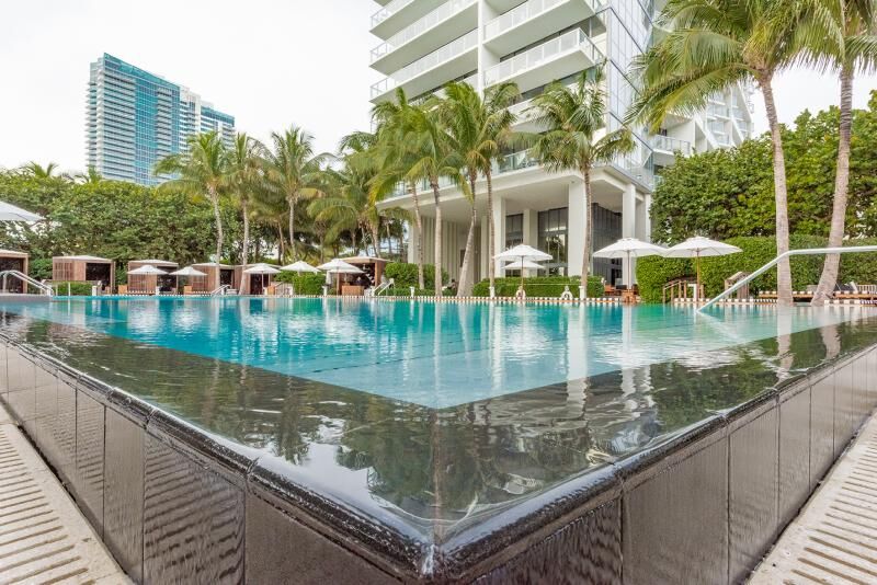 Fiberglass Outdoor Umbrellas