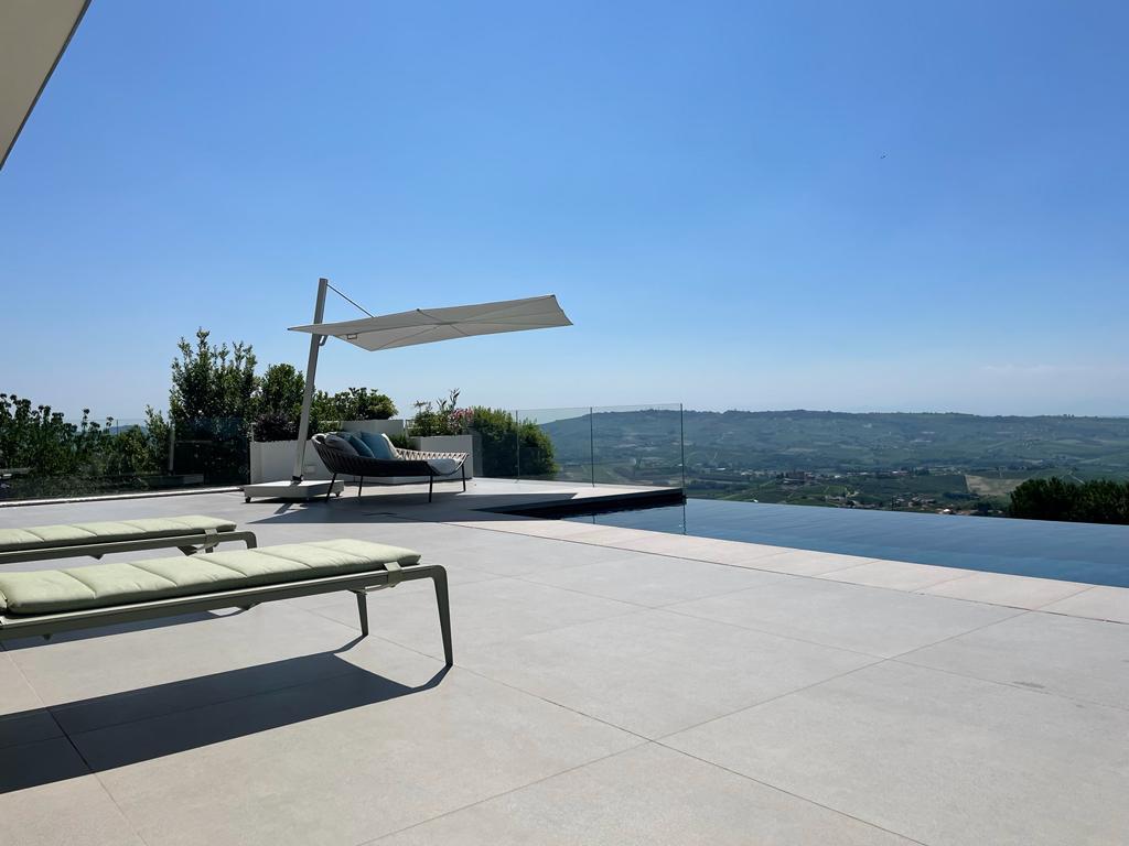 Versa UX Cantilever Umbrella in Architecture