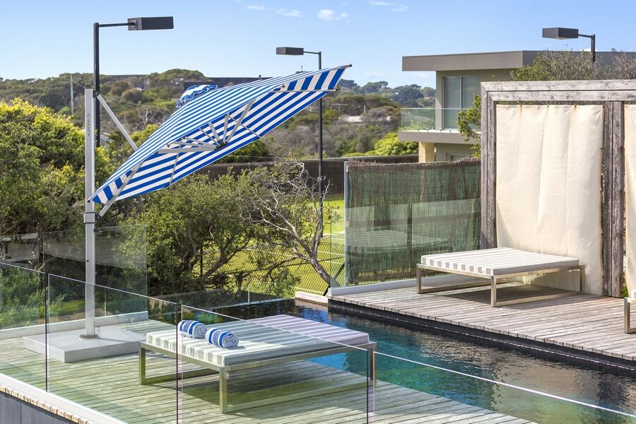 m Oct Aurora Cantilever Umbrella in Blue and White Stripe