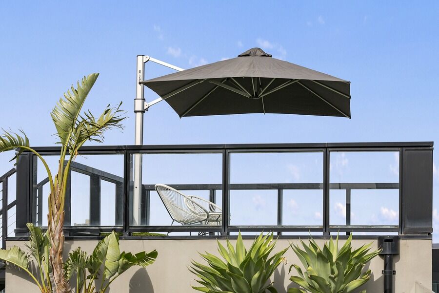 m Square Eclipse Cantilever Umbrella in Smoked Tweed