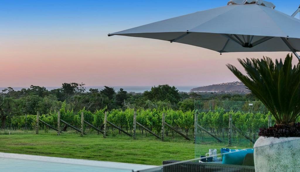 Aurora Commercial Cantilever